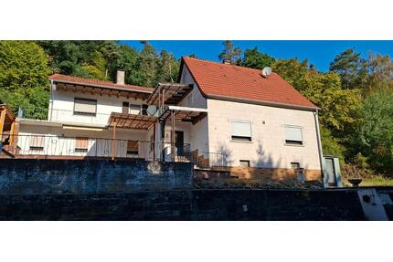Freistehendes Ein- Zweifamilienhaus im Pfälzerwald in Hanglage - Altleiningen Höningen