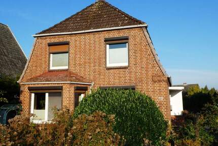 + + + Solides Stadthaus mit Garten, Terrasse und Garage in zentrumsnaher Lage in Glückstadt + + +