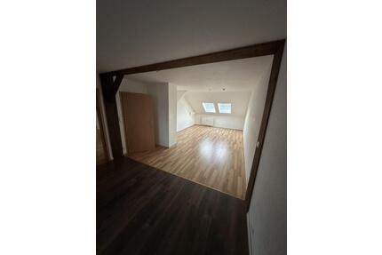 Helle 4-Zimmer-DG-Wohnung | 2 Bäder | große Wohnküche | EBK | Glasfaser - Braunschweig Nordstadt