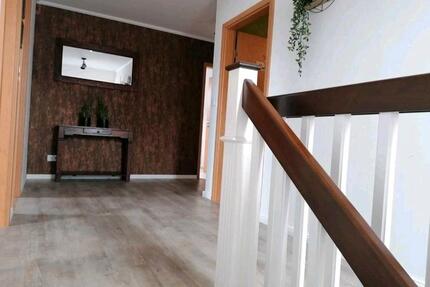 Oberwohnung in Ramsloh Zentrum - 650,00&nbsp;EUR Kaltmiete, ca.&nbsp; 90,00&nbsp;m&sup2; in Saterland (PLZ: 26683)
