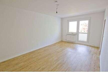 Wohnung zum Mieten in Halle (Saale) 315,00 € 35.78 m²