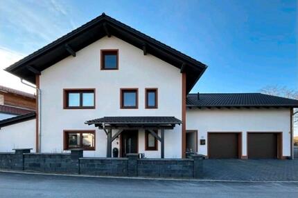 Freistehendes KfW 55 Einfamilienhaus mit Einliegerwohnung . - Bogen