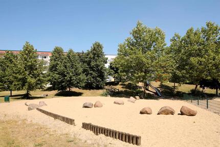 Kindergarten, Sportplatz, See - hier fühlen sich Familien wohl! - Neubrandenburg Datzeberg