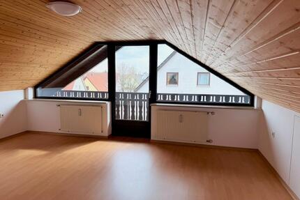 Großzügige 2,5-Zimmer-DG-Wohnung mit Balkon (Beschreibung lesen) - Königsbrunn