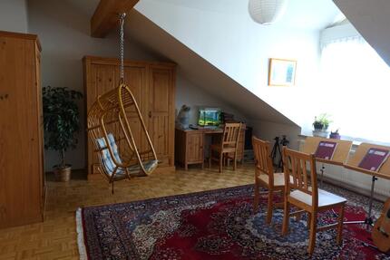1 Zi-Wohnung, komplettes Dachgeschoss, mit Bad, zur Untermiete - Allensbach