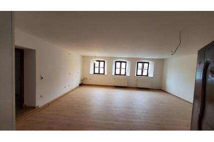 geräumige 3-Zimmer-Wohnung im Zentrum von Rennertshofen