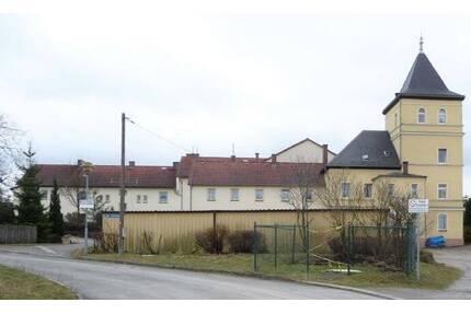Teilsaniertes Mehrfamilienhaus mit 16 WE (davon 9 vermietet) und großem Grundstück provisionsfrei zu verkaufen - Kamsdorf