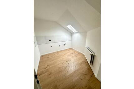 *Renovierte 3 Zimmerwohnung mit Balkon und EBK* - Übach-Palenberg