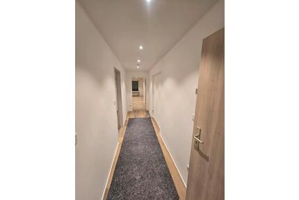 Neu Renovierte 2 Zimmer Dachgeschoss Wohnung - Nürnberg Katzwang