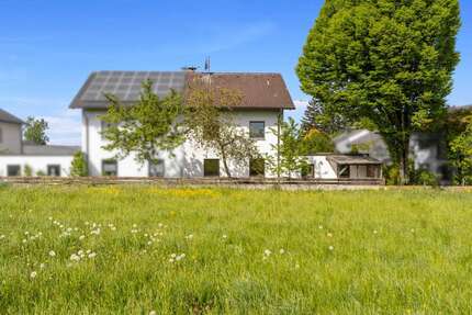 Familienwohnen in ruhiger Ortsrandlage | Geräumige DHH mit Doppelgarage - Neuching