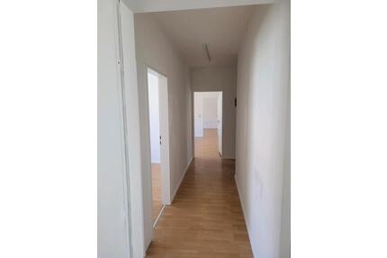 Schöne 4-Zimmer-Wohnung in 42277 Wuppertal