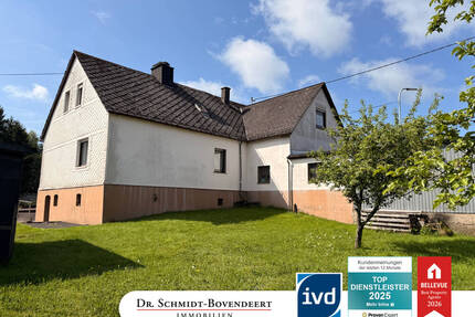 Großzügiges Einfamilienhaus mit zwei Garagen, Schuppen und attraktivem Grundstück! - Langenhahn