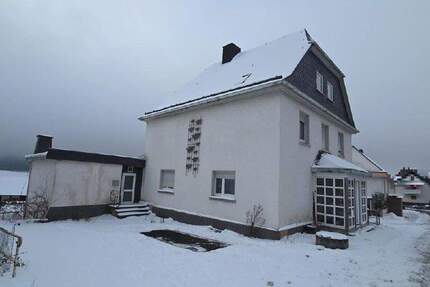 Vielfältige Nutzungsmöglichkeiten: Freistehendes Wohnhaus mit Anbau und Garage in Greifenstein - Greifenstein / Nenderoth