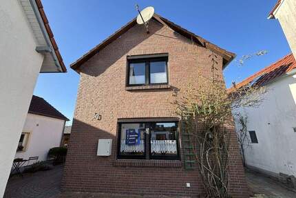 Einfamilienhaus in Sande! - 199.000,00&nbsp;EUR Kaufpreis, ca.&nbsp; 137,40&nbsp;m&sup2;&nbsp;Wohnfl&auml;che in Sande (PLZ: 26452)