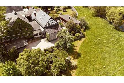 Großes Anwesen mit vielen Möglichkeiten im Grünen - Ehringshausen