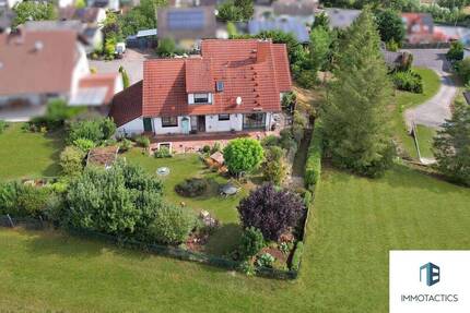 Wohnen wie im eigenen Haus: 4,5 Zimmer mit Garten, Doppelarage und unverbaubarem Blick in Windesheim