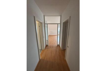 Helle 3 ZKB Dachgeschosswohnung mit Einbauküche in Frickhofen - Dornburg