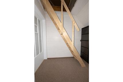 Gemütliche 2-Zimmer Dachgeschosswohnung mit Bad (ca. 30 m²) - Aßlar
