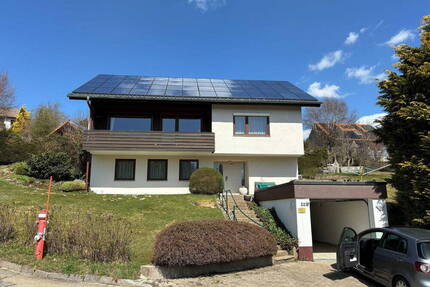 Gepflegtes Einfamilienhaus in sonniger Südhanglage mit Aussicht und großem Garten - Furtwangen Stadtgebiet