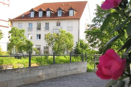 Hochwertig und kernsaniert - große Wohnung mit Einbauküche und zwei Bädern - Meiningen