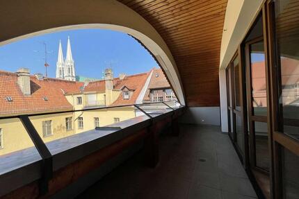 Altstadtwohnung mit Balkon, Eeinbauküche & Peterskirchenblick – stilvolles Wohnen in bester Lage - Görlitz