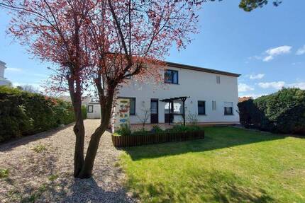 Nur wenige Schritte zur Ostsee! Gemütliche 3-Zi.-Wohnung (ca. 54m²) mit Garage - Grömitz