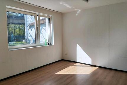 Ideales Haus zur Miete - 2.000,00&nbsp;EUR Kaltmiete, ca.&nbsp; 120,00&nbsp;m&sup2; in Düsseldorf (PLZ: 40472) Stadtbezirk 6