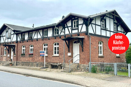 HORN IMMOBILIEN ++ charmantes Zweifamilienhaus in Klein Helle, nur 15 min bis Neubrandenburg
