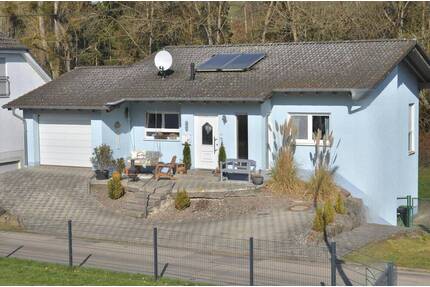 Neuwertiges Einfamilienhaus mit herrlichem Garten direkt am Wald. - Etschberg