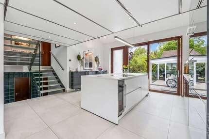 Haus zum Kaufen in Hohenbrunn 1.500.000,00 € 215 m²