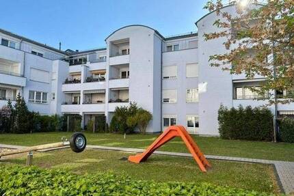 Lichtdurchflutete 3-Zimmer-Wohnung mit zwei Balkonen, Aufzug und Tiefgaragenstellplatz-90449 Nürnberg
