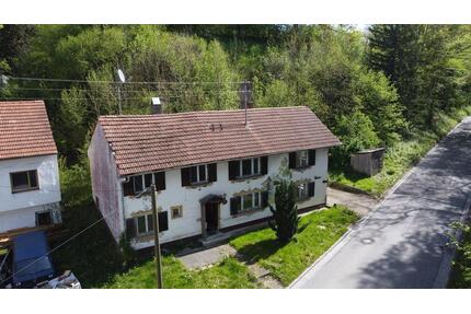 Verkauft wird ein sanierungsbedürftiges EFH mit Potential - Apfeldorf