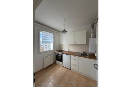 Frisch renovierte 2,5-Zimmer-Wohnung mit Balkon - Schwerin Friedrichsthal