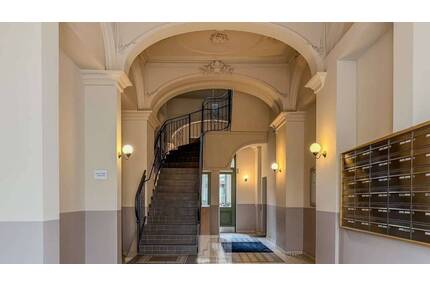 Kernsanierte 2,5-Zi.-Altbauwohnung in Frankfurter Bestlage - mit Balkon, TG-Stellplatz & Denkmal-AfA - Frankfurt am Main Bahnhofsviertel