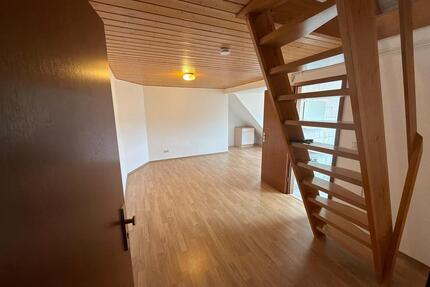 Charmante Maisonettewohnung im Dachgeschoss mit Spitzboden und Stellplatz - Ebsdorfergrund