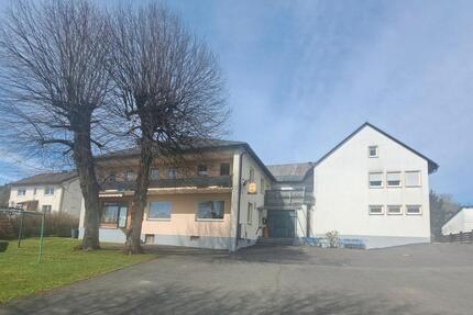 Vielseitige Gewerbeimmobilie mit Gastronomie und Wohnraum - Neusorg