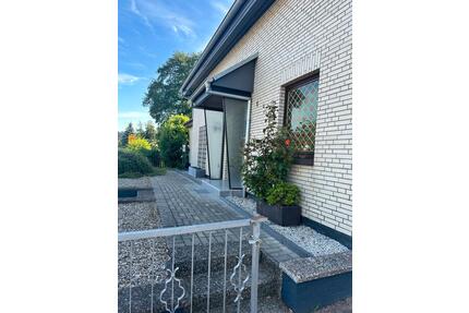Gepflegtes Einfamilienhaus mit großen Garten - Steinburg