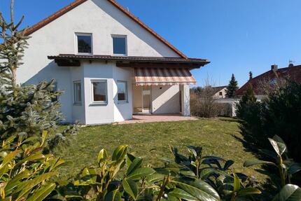 Röttenbach-TOP-Haus im Haus-Wohnung- tolle Lage mit großem Garten