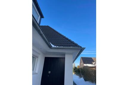 Attraktive 2,5-Zimmer DG-Wohnung OHNE BALKON in Oststeinbek zu vermieten!