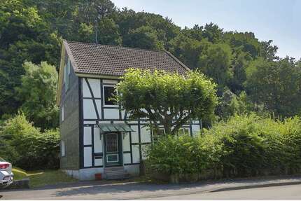Haus zum Kaufen in Gummersbach Dieringhausen 215.000,00 € 110 m² - Gummersbach / Dieringhausen