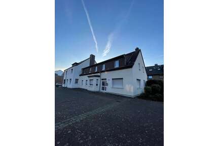 Haus zum Mieten in Bergheim 1.495,00 € 230 m²