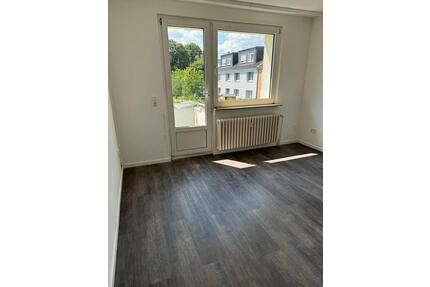 Helle sanierte 2 Zimmer Wohnung mit Balkon - Dortmund Brackel