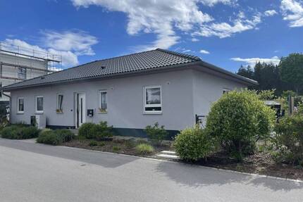 Neuwertiger Bungalow - 569.000,00&nbsp;EUR Kaufpreis, ca.&nbsp; 139,00&nbsp;m&sup2;&nbsp;Wohnfl&auml;che in Georgensgmünd (PLZ: 91166)