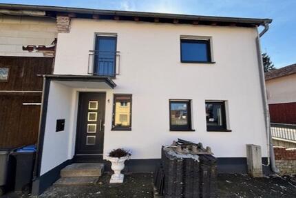 Einfamilienhaus Teilsaniert mit Großem Garten und Nebengebäude - Feldatal