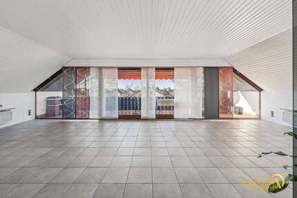 Großzügige 6-Zimmer-Wohnung mit Garten, Balkon und Kamin in ruhiger Lage von Adelsdorf