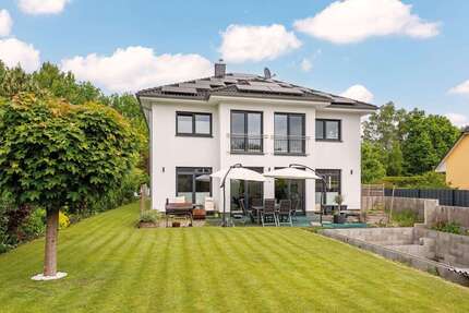Haus zum Kaufen in Falkensee 1.190.000,00 € 210 m²