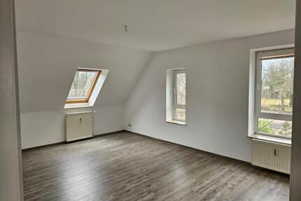 3-Zi.-Whg. im DG, frisch renoviert - 11 min. mit dem Auto zum Bahnhof Buxtehude - Moisburg