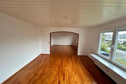 Gepflegte 3 ZKB Wohnung mit Einbauküche und Balkon - Edingen-Neckarhausen