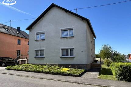 Geräumiges Zweifamilienhaus mit Garten und Garage - bezugsfrei - Völklingen / Ludweiler