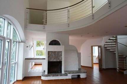 Wohnung zum Mieten in Coburg 1.198,00 € 270.2 m²